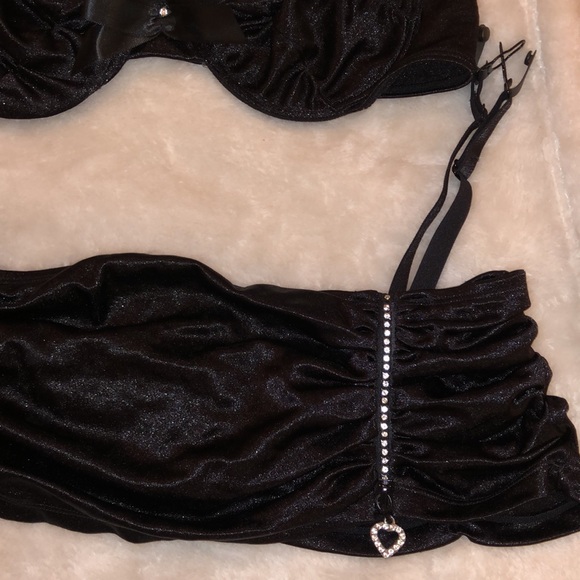 The Luxe Collection Fredrick’s of Hollywood - Black Satin Stretch Bra & Garter - Picture 3 of 12